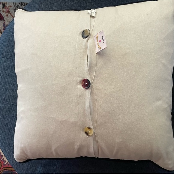 Cat Studio Massachusetts pillow - Picture 2 of 2